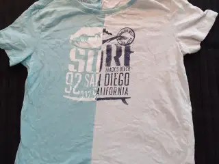 2 t-shirts, str. 134, kr. 20,00.