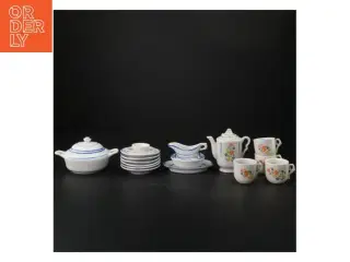 Dukkestel i porcelæn (str. H af kande. 8,5 cm)