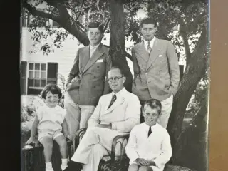 the kennedy men 1901-1963, by laurence leamer