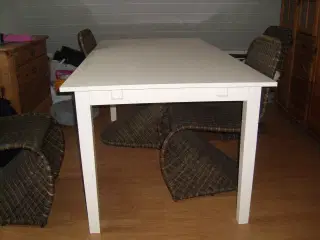spisebord med stole