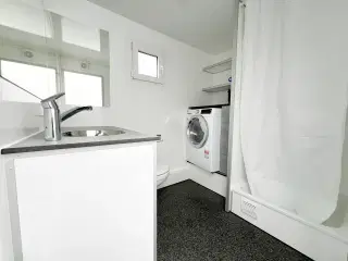 Type 240: Toilet- & badvogn med kombi vaskemaskine