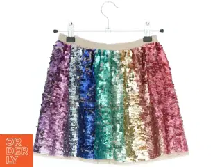 Pailletnederdel i regnbuefarver fra H&M (str. 122)