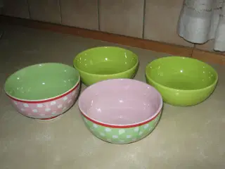 Skåle - 4 dekorative skåle