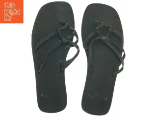 Sort flip-flops med fletremme (str. længde 25 cm)