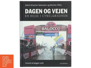 Dagen og vejen : en rejse i cykelsæsonen af Jakob Kristian Sørensen (Bog)