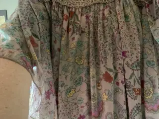 Chiffon tunika med flagermusærmer 