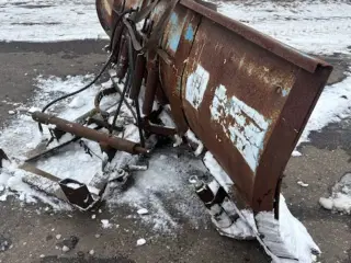 Ukurant SNEPLOV 3M SKRÅPLOV MED HYDRAULIKS MSIDEREGULERING OG KANTSIKRING