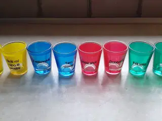 Glas til snaps el shots m tekst 8stk ialt10kr