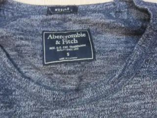 Str. S, Abercrombie & Fitch t-shirt