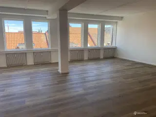 Helt nye kontorer - mulighed for tilpasning af indretning