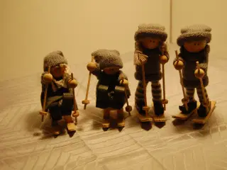 Lot 2 .  4 stk nissebørn