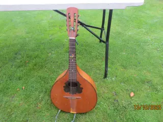 1 stk Mandolin  længde 73 cm 