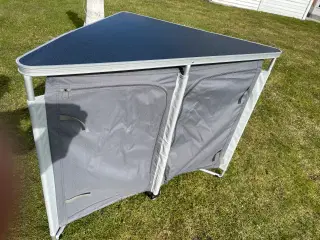Hjørneskab til camping