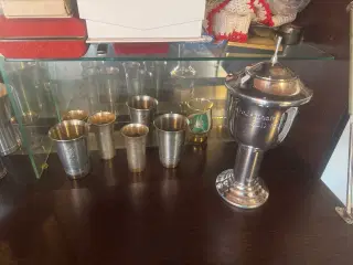 Diverse pokaler og bægre