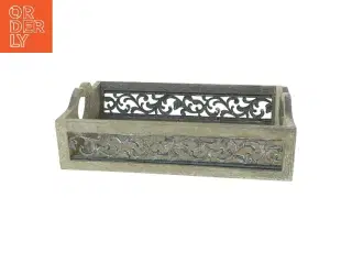 Dekorativ træbakke med udskæringer (str. 39,5x25 cm)