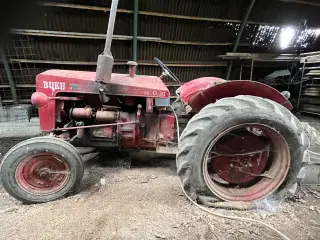 Bukh d30 traktor med harve, skuffe og original bog