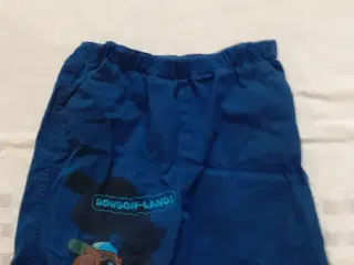 2 par shorts, str. 140.