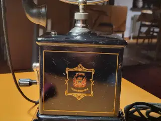 Telefon, meget gammel model med håndsving