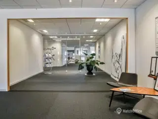 Moderne kontorlokaler udsigt over Holbæk Fjord og Orø. Åben terrasse