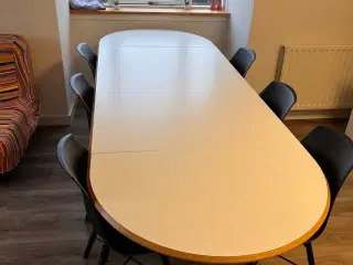 Spisebord med 6 stole 