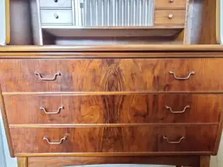 Lille chatol/kommode med glasskab