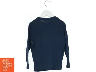 Langærmet mørkeblå trøje fra H&M (str. 104)
