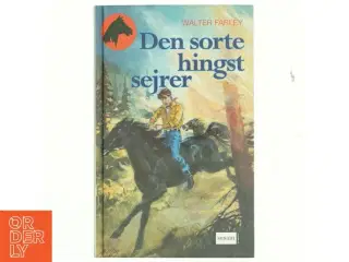 Den sorte hingst sejrer af Walter Farley (Bog)