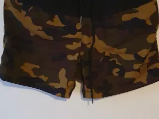 urban classis camouflage shorts L