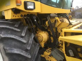 New Holland FX 38 Velholdt inkl majsbord og pickup