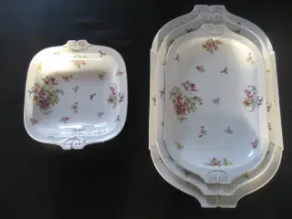 Porcelænsfade med blomster