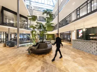 Meget flotte kontorpladser i et gennemført kontorhotel. med mange gode fællesfaciliteter