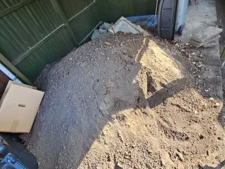 JORD OG SAND TIL GRATIS AFHÆNTNING