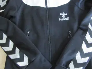 Hummel zip jakke, sort-hvid str. 10 år
