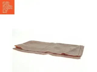 Lyserød dug (str. 83. x 84 cm)