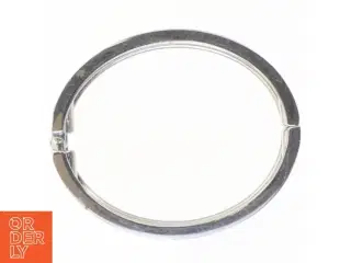 Sølvfarvet armbånd (str. Ø7 cm)