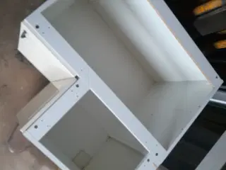 Ikea  hjørneskabe 1 under  og 1 overskab