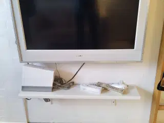 Wii-spillekonsol med alt tilbehør og Sony TV