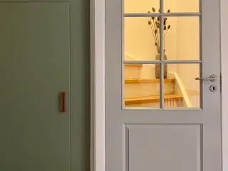 Standarddør fra Fiskars i bondestil. 