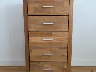 LIVA kommode i egetræ – 5 skuffer (38x53x93 cm)