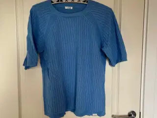 Lyseblå t-shirt fra Lind