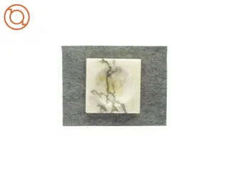 Dekorativt fad i marmor fra Genuine Alabaster (str. LBH: 13x13x3cm)