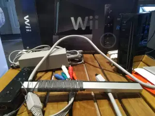 Nintendo Wii sort + ikke officiel remote