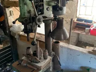 Kraftig søjleboremaskine