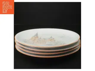 Sæt fra Mads Stage af 4 dekorative tallerkener med Rosenborg motiv fra Rosenborg (str. 4 stk Ø 25,5 cm)
