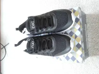 Helt nye -- CULT sneakers