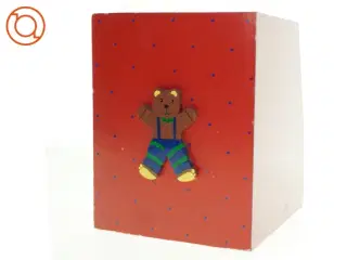 Rød trækasse med bamse figur (str. 32 x 26 cm)