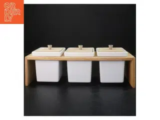Sæt med krukker og træholder fra Trip Trap (str. 8,5x33x11 cm)