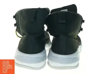Sorte sneakers med højt skaft fra Arkk (str. 30 cm lang)