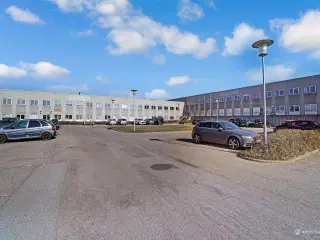 Flot og fleksibel ejendom på Industrivej 51 i Roskilde til kontor.