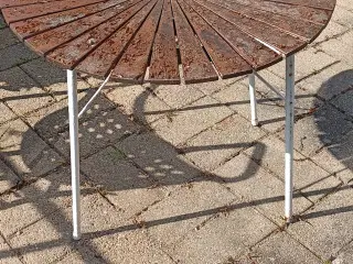 Ovalt havebord sælges